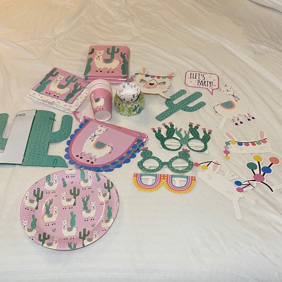 Llama and Cactus Party Supplies - Picture 2 of 4